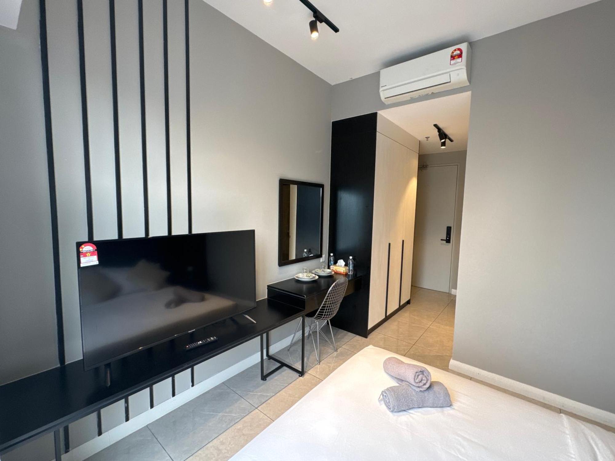 Apartment At Axon Pavilion *