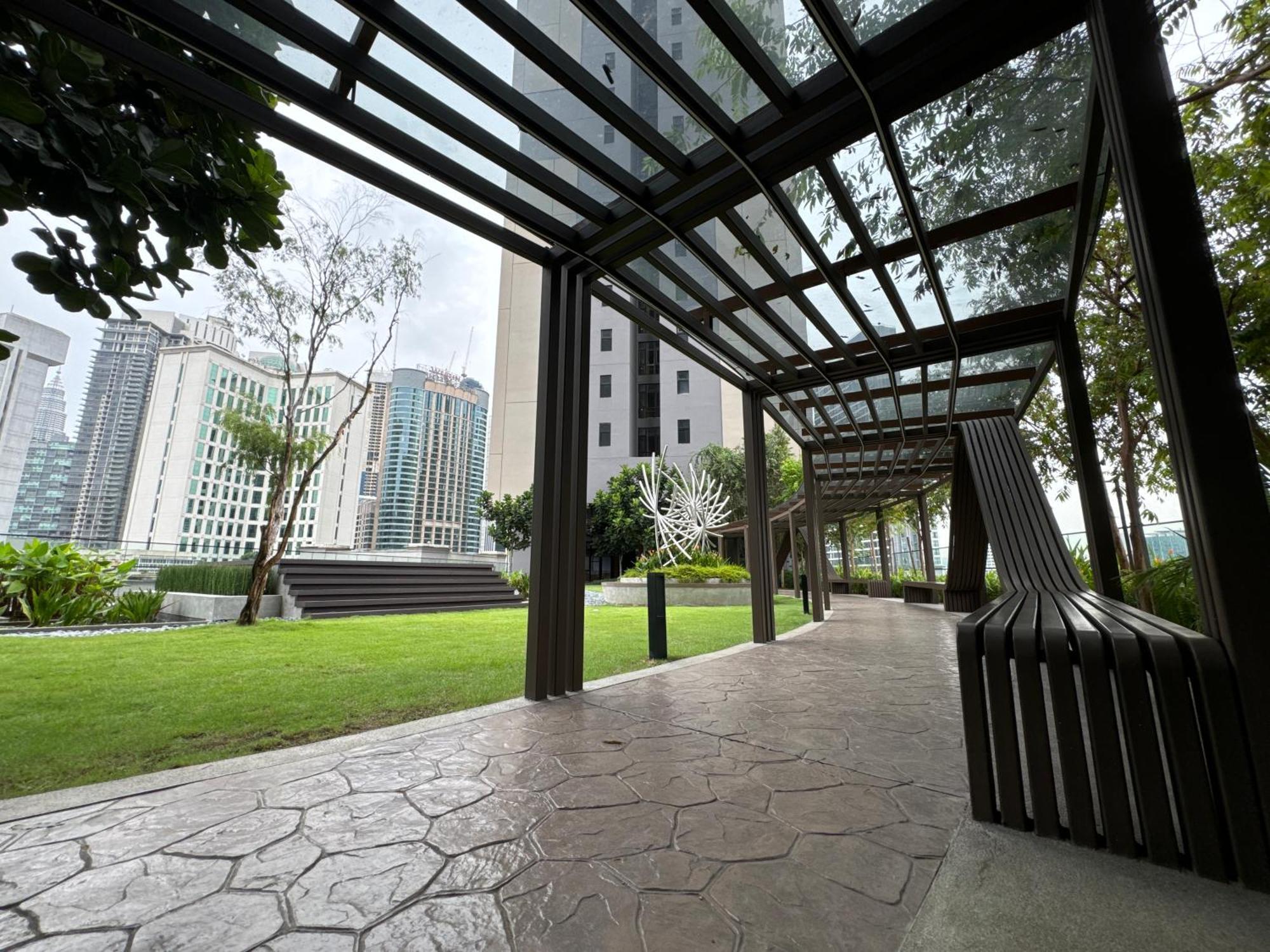 Apartment At Axon Pavilion